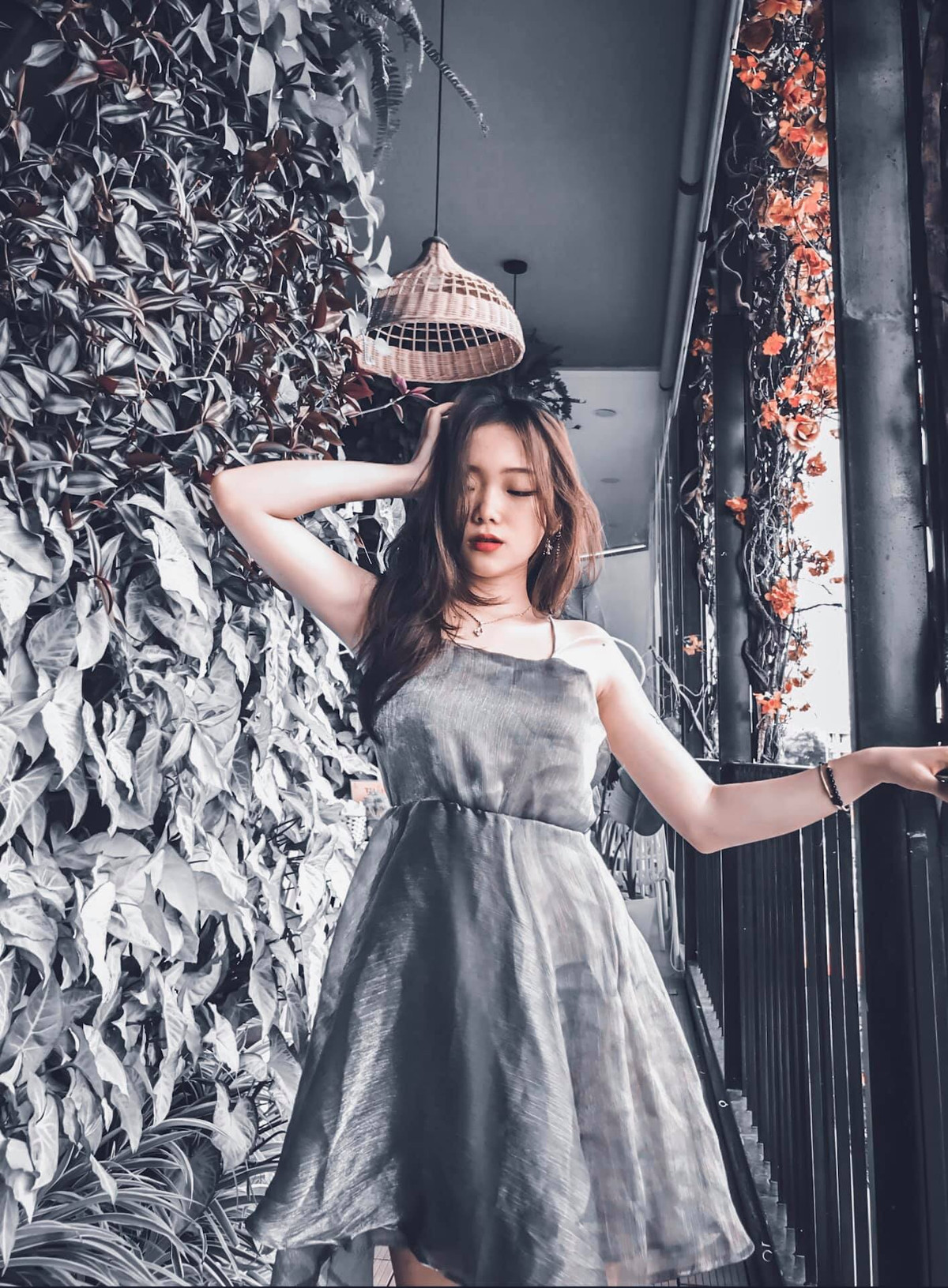 Linh Chi luôn cố gắng để cân bằng việc học tập và niềm đam mê nghệ thuật.