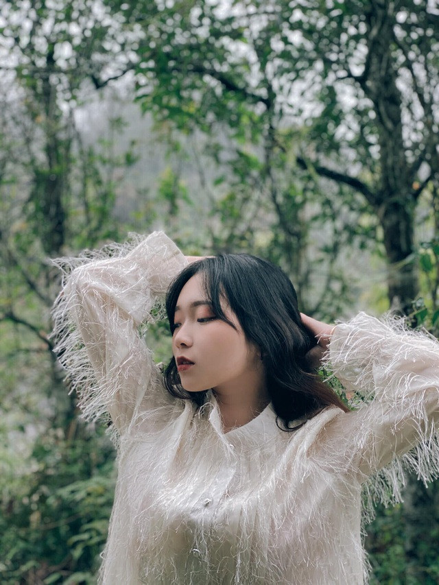 Nữ sinh phố núi Lạng Sơn còn sở hữu thân hình cân đối, cùng phong cách thời trang ấn tượng.