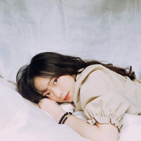 Hiện tại, Linh Chi vừa hoàn thành kì thì tốt nghiệp THPT với số điểm 23,65 và đang chờ nguyện vọng vào trường Đại học Kinh tế, ĐH Quốc gia HN.