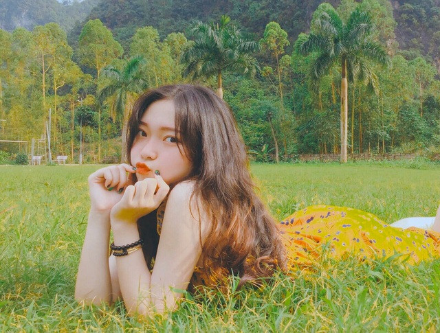 Phong cách của gái xinh này dễ gây ấn tượng mạnh mẽ với người đối diện.