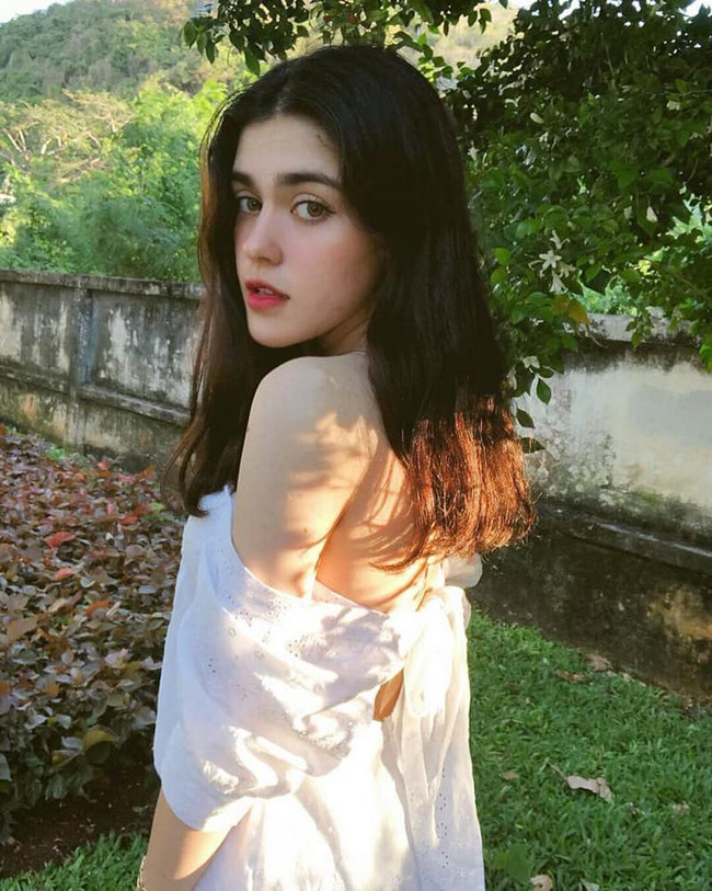 Phan Thúy Anh (tên tiếng Pháp là Anna Beudeker) sinh năm 2001, có bố là người Nga, mẹ mang hai dòng máu Việt – Pháp. Thúy Anh hiện là 10X được nhiều người biết đến nhờ gương mặt lai vô cùng xinh đẹp.