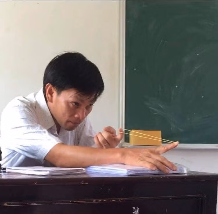 Những khoảnh khắc "bá đạo" của thầy giáo cũng là kỉ niệm khó quên dành cho lứa tuổi học trò.