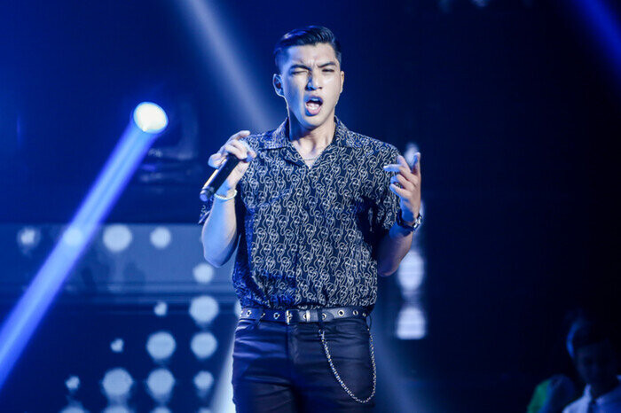 Sở hữu vóc dáng cao ráo, gương mặt chuẩn "soái ca" cùng kĩ năng rap cực ổn, anh chàng Hieuthuhai đang là rapper trẻ “chiếm spotlight” King Of Rap thời gian qua.