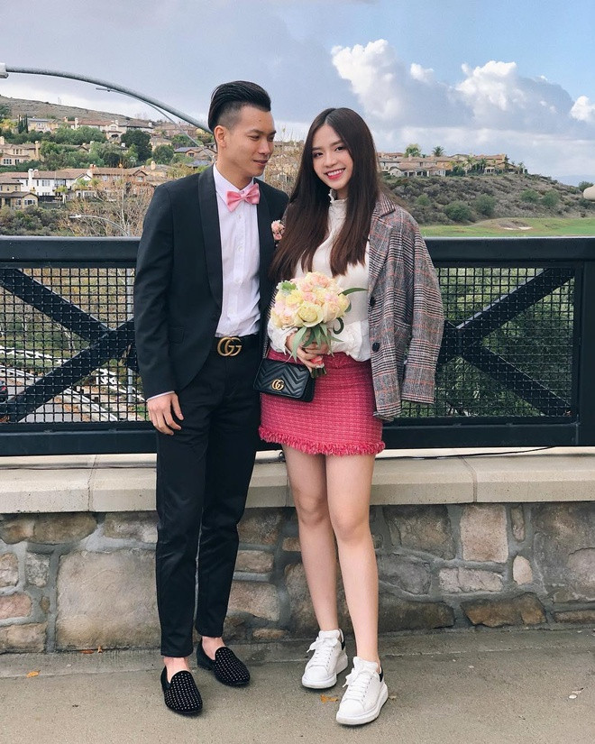 Không những dành những lời có cánh cho nhau, hot girl tên lạ và rich kid thích chơi siêu xe còn thường xuyên "thả thính" trên mạng xã hội.