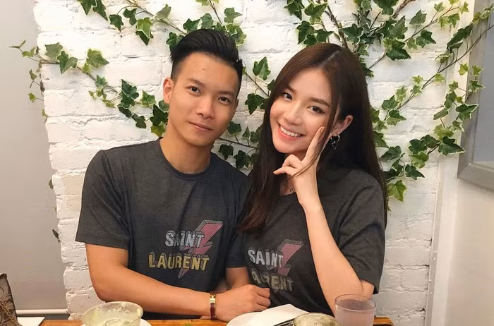 Bất chấp những đồn đoán của dân tình đây chỉ là mối quan hệ chân dài - đại gia, hot girl này đã tiết lộ mình cũng "sấp mặt" vì đi học, đi làm tự lo cho bản thân chứ không hề chỉ biết dựa dẫm vào bạn trai.