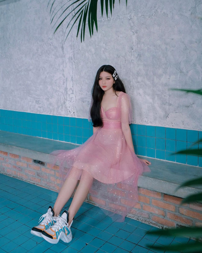 Cô nàng sở hữu hơn 400.000 lượt theo dõi trên Instagram