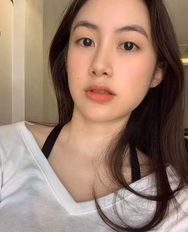 Cận cảnh khuôn mặt, đường nét ngũ quan của Phoiphailin Sivilay vẫn vô cùng hoàn mỹ.