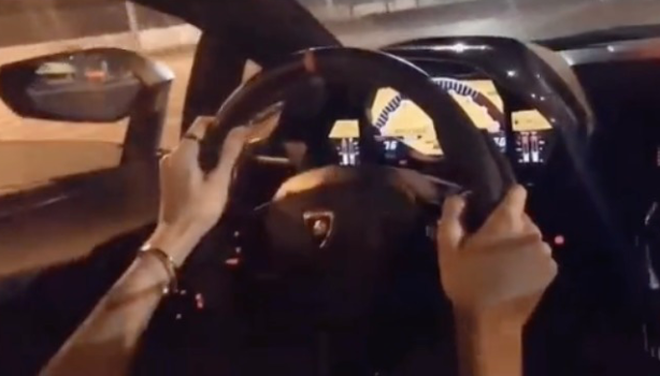 Nội dung clip vẫn là những màn khoe siêu xe Porsche, Mercedes,... vài tỷ đồng hay vi vu du lịch bằng trực thăng.