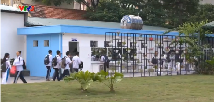 Nhà vệ sinh khiến học trò cả nước ghen tỵ bởi không gian xanh mát.