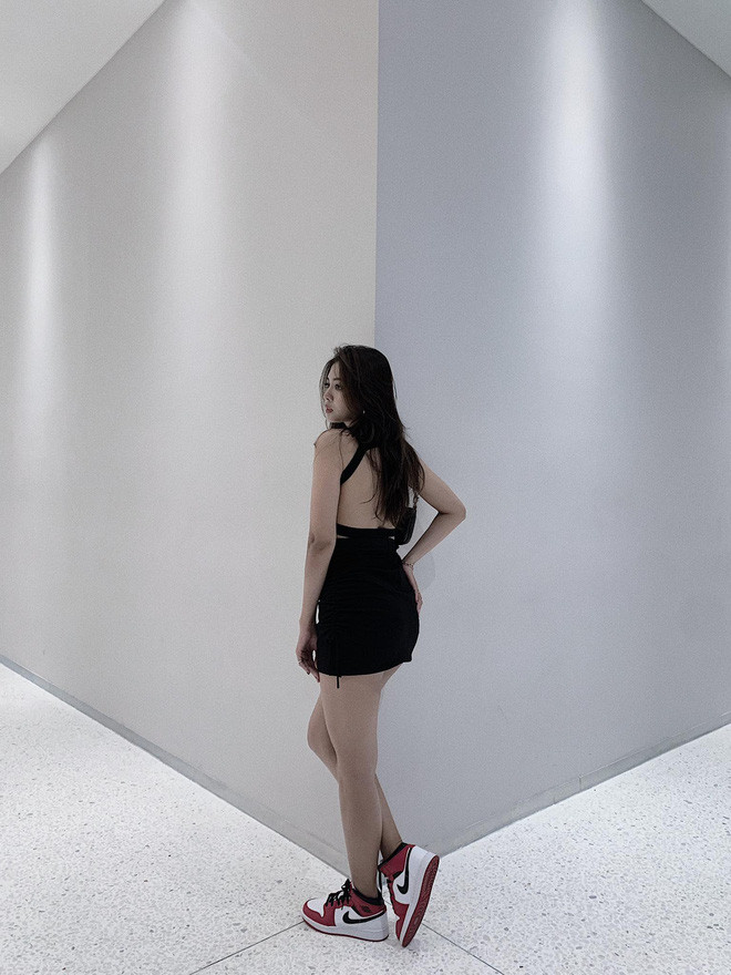 Được biết, đam mê của Thuận Thiên chính là sneaker, cô không ngần ngại khoe lên MXH bộ sưu tập giày của mình.