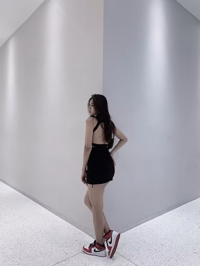 Được biết, đam mê của Thuận Thiên chính là sneaker, cô không ngần ngại khoe lên MXH bộ sưu tập giày của mình.