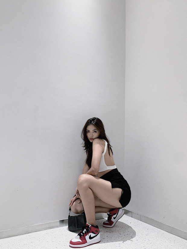  Gái xinh có tên Phạm Nguyễn Thuận Thiên (sinh năm 1994) hiện đang là gương mặt thu hút sự chú ý nhờ vào niềm đam mê với giày sneaker.