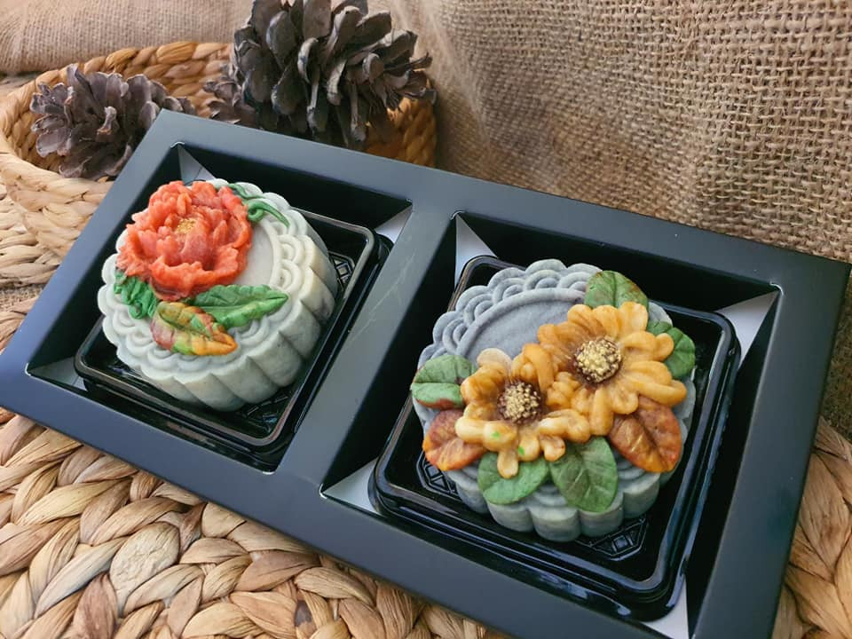 Gần đây, cư dân mạng hết sức chú ý đến loạt bánh Trung thu với nhiều hoa văn tự khắc rất tinh tế và độc đáo.