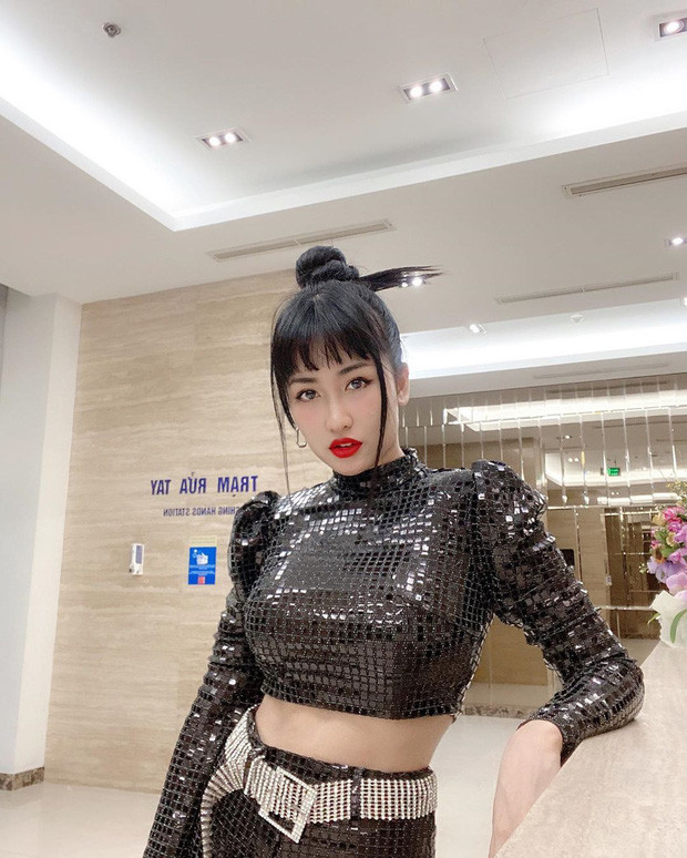 Trang Moon tên thật là Hà Quỳnh Trang sinh năm 1993 ở Hà Nội. Cô nàng từng đạt giải DJ xuất sắc châu Á tại Korean Culture Entertainment Awards 2016.