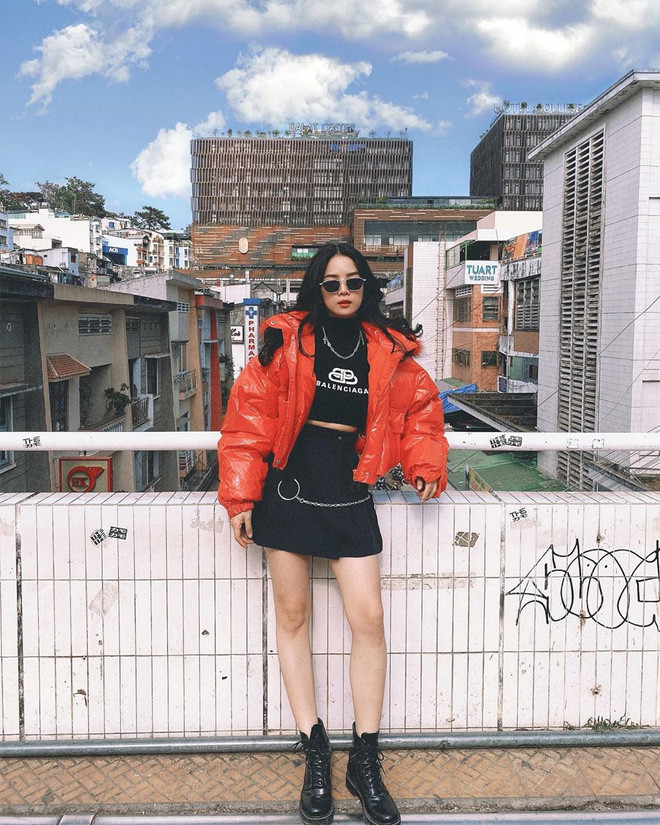 Không nóng bỏng, gợi cảm, "búp bê DJ" này lại chuộng phong cách cá tính, năng động hơn.