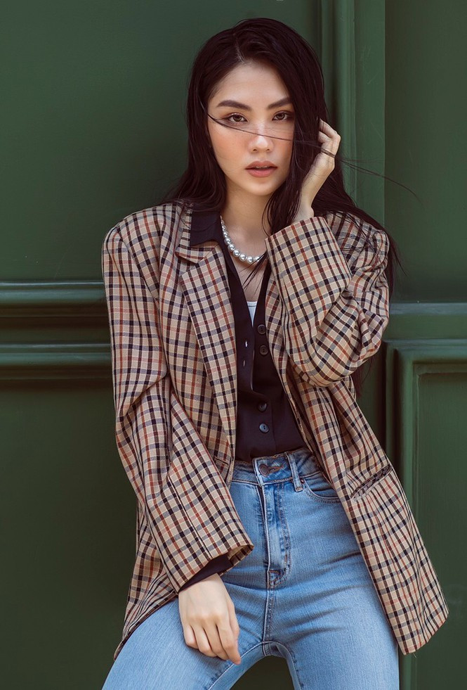 Trong các năm học hot girl 9x đều giành được học bổng và phụ gia đình chi trả học phí.