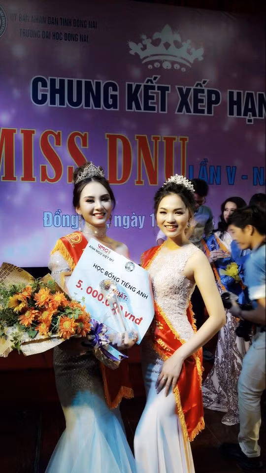 Trước khi đến với cuộc thi, Mai Phương từng giành danh hiệu Hoa khôi Đại học Đồng Nai (MISS DNU) vào năm 2018.