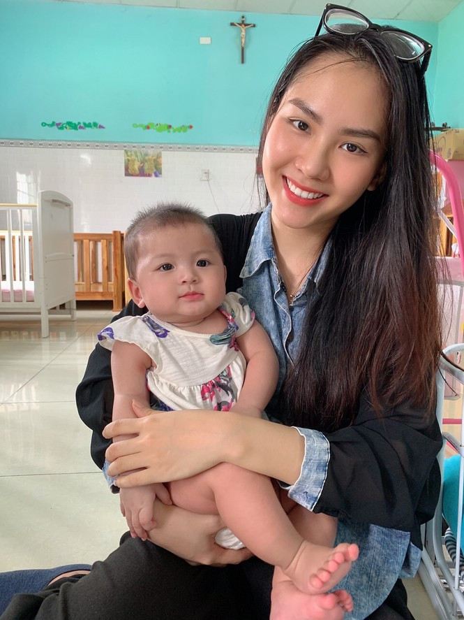 Mai Phương cũng thường xuyên tham gia hoạt động thiện nguyện để giúp đỡ những người có hoàn cảnh khó khăn.