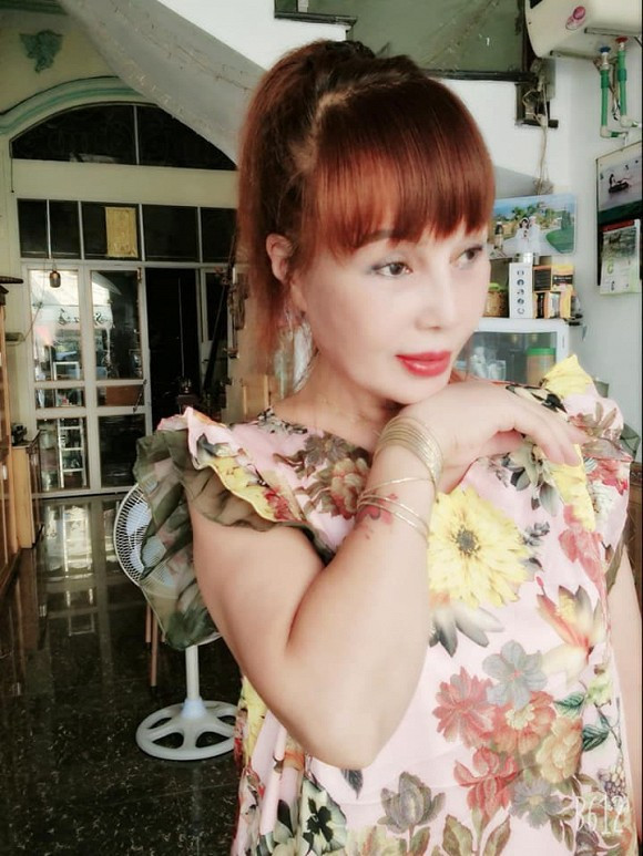 Vưa qua, cô dâu Thu Sao đã thực hiện một cuộc trẻ hóa da mặt nhằm níu kéo thanh xuân bên chồng trẻ gây chú ý.