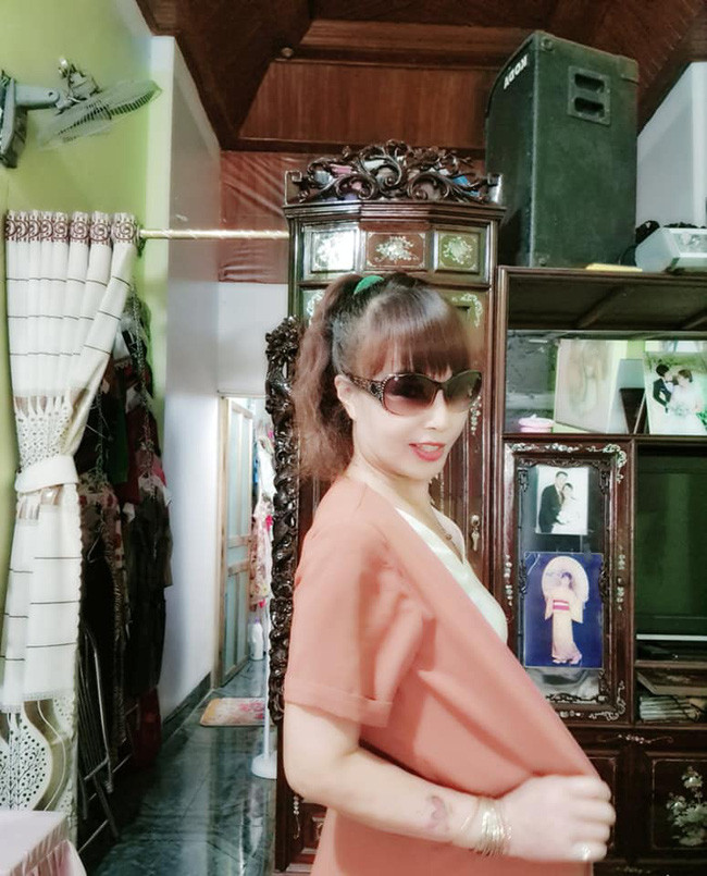 Nhiều người tỏ ra khá hoang mang bởi gương mặt của chị dường như bị hỏng sau lần phẫu thuật căng da mặt vừa qua.