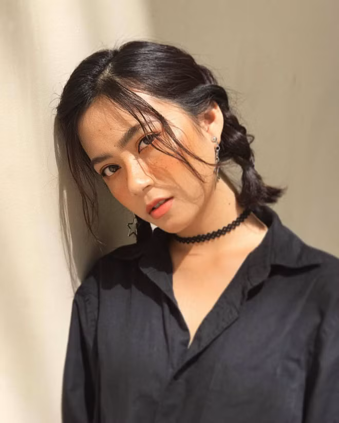 Cô bạn Nguyễn Trang Ly (sinh năm 1992, tại Đắk Lắk) gây ấn tượng với người đối diện nhờ sở hữu đôi mắt nâu to tròn, sống mũi thẳng.