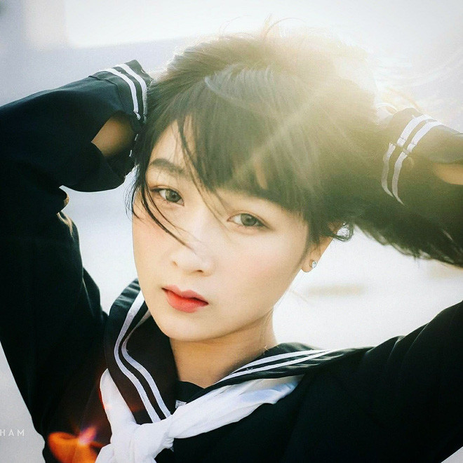 Sở hữu vóc dáng nhỏ nhắn, theo đuổi style dễ thương nên Tường Vi trẻ trung hơn tuổi rất nhiều. Mời quý độc giả đón xem thêm video: Hái ra tiền nhờ danh xưng hot girl - Nguồn: KÊNH VTC1