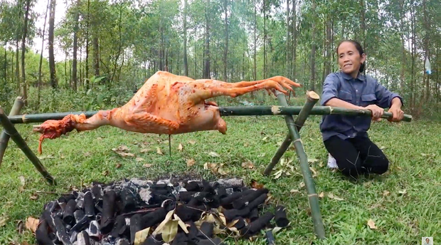 Có lẽ vì bị chỉ trích quá nhiều nên lần này bà Tân đã nhanh chóng lên tiếng giải thích và trấn an người xem.