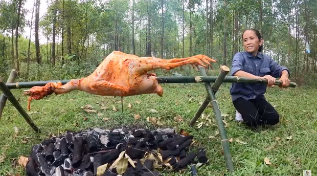 Có lẽ vì bị chỉ trích quá nhiều nên lần này bà Tân đã nhanh chóng lên tiếng giải thích và trấn an người xem.