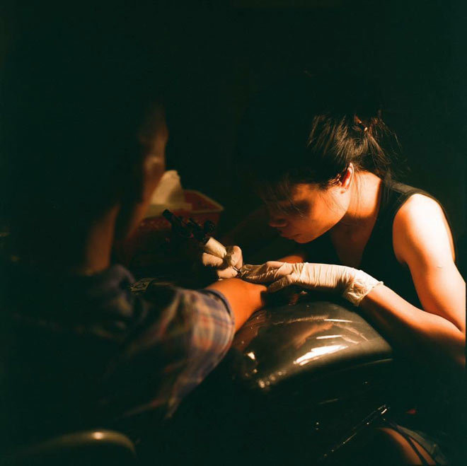 Tháng 3/2014, cô gái Thanh Hóa quyết định nghỉ việc trước sự ngăn cấm dữ dội của gia đình. Còn về phía cô lúc đó chỉ nghĩ rằng sẽ cho mình cơ hội để thay đổi thêm lần nữa, nếu không có kết quả sẽ tiếp tục cầm CV đi xin việc. 