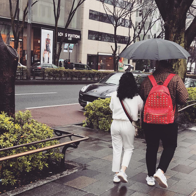 Hiện tại sau 5 năm kết hôn, cặp đôi đã có một em bé tên Corbin.