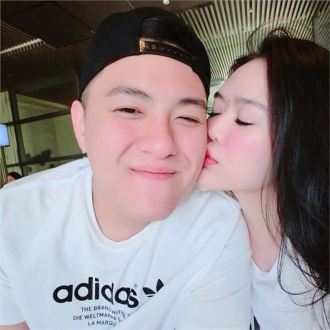 Dù không rõ chiều cao của Vân Tiny là bao nhiêu nhưng đứng với Fabo Nguyễn, cô nàng còn chưa đến vai chồng.