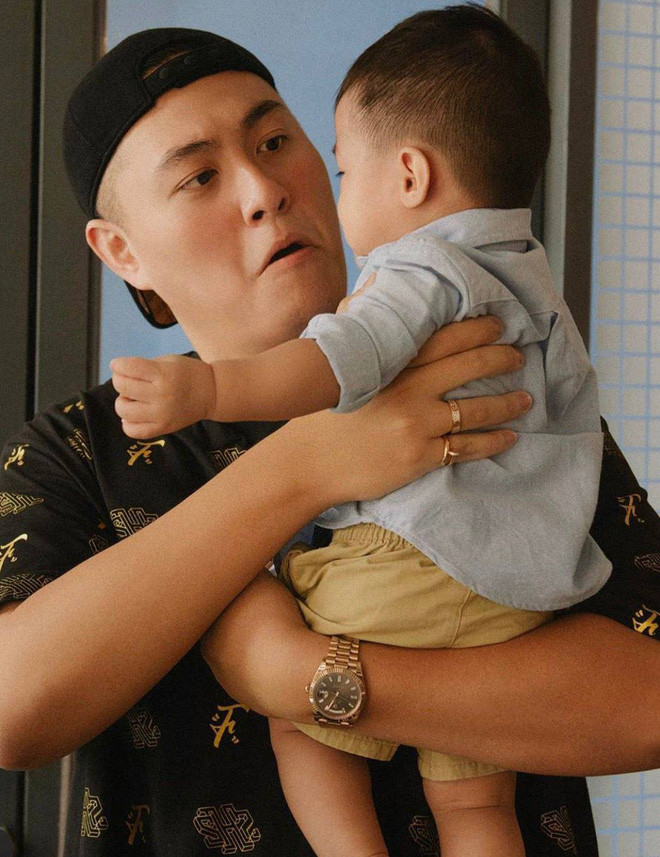 Mới đây, xuất hiện trên chương trình truyền hình dành cho các ông bố, Fabo đã có những chia sẻ hết sức thú vị về lần đầu gặp gỡ với vợ khiến cư dân mạng hết sức ngưỡng mộ.