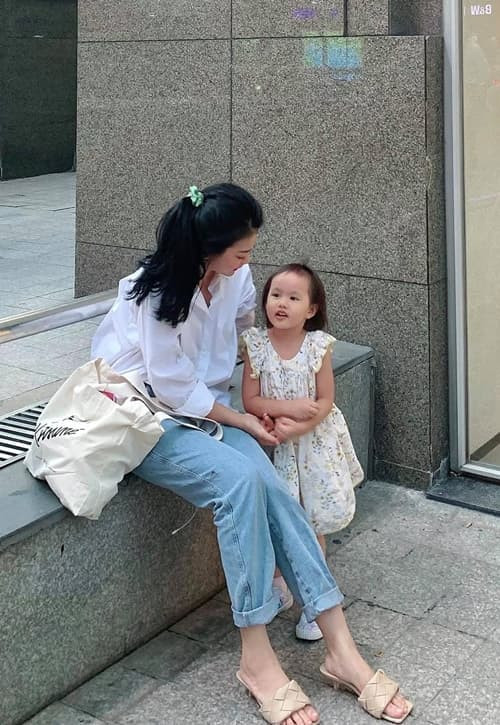 Phương Thảo cũng là tuýp phụ nữ tự lập, hot girl chưa kết hôn, sinh con vì muốn được tự do làm điều mình thích.