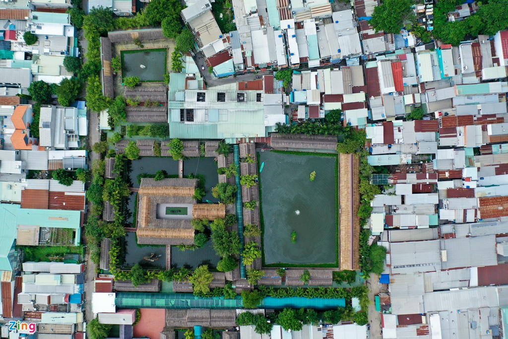 Thanh tra TP.HCM cho biết chủ sở hữu của Khu ẩm thực Bình Xuyên chưa được cơ quan Nhà nước giao đất để đầu tư thương mại. Tuy nhiên, 17 năm qua, nhiều hạng mục công trình quy mô lớn đã ngang nhiên mọc lên tại nơi vốn là đất ao, đất nông nghiệp.