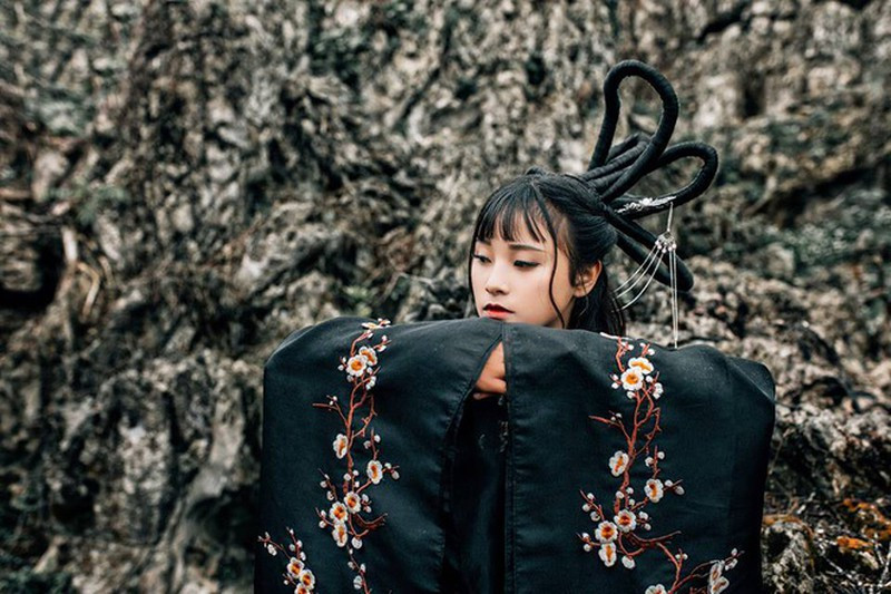 Ngoài rap, Nul còn làm mẫu ảnh. Trên trang cá nhân, nữ rapper chia sẻ một số bộ ảnh với phong cách đa dạng.