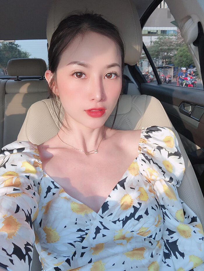 Cô nàng không chỉ làm dân tình ghen tị với cuộc sống hạnh phúc, mà còn khiến các chị em xuýt xoa khi sở hữu nhan sắc đẹp cực phẩm.