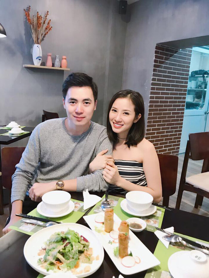 Hot girl Xari Nguyễn có tên là Thục Vy, cô nàng từng đi du học và làm việc tại một công ty dầu khí ở Singapore trong 7 năm.