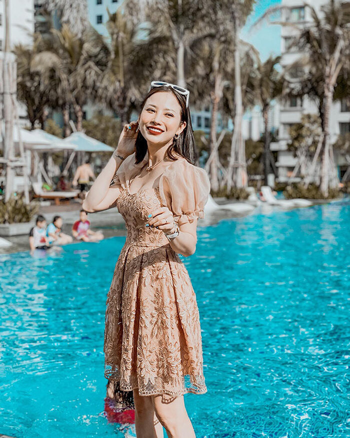 Thời điểm mới yêu em trai Đăng Khôi, gái xinh này từng nhận không ít chỉ trích vì bị cho là "tiểu tam", xen vào cuộc hôn nhân của Hằng Túi. Tuy nhiên, cô đã vượt qua mọi sóng gió, "búa rìu" dư luận để xây dựng tổ ấm riêng của mình.