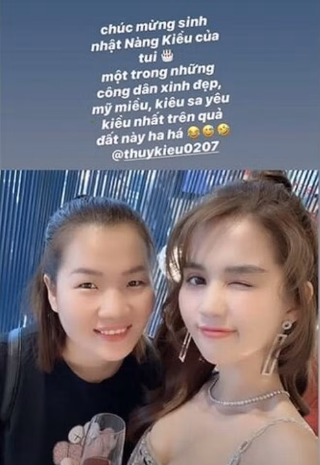 Cô còn nhắn nhủ đầy tình cảm: "Chúc mừng sinh nhật nàng Kiều của tui. Một trong những công nhân xinh đẹp, mỹ miều, kiêu sa, yêu kiều nhất trên quả đất này".