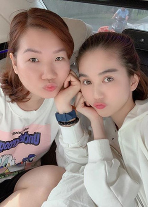 Thúy Kiều cũng là bạn ăn hàng của Ngọc Trinh trong hầu hết các buổi ăn uống vỉa hè. Cả hai đều có sở thích ăn các món bình dân như ốc, phở bò trứng chần, bánh căn,...