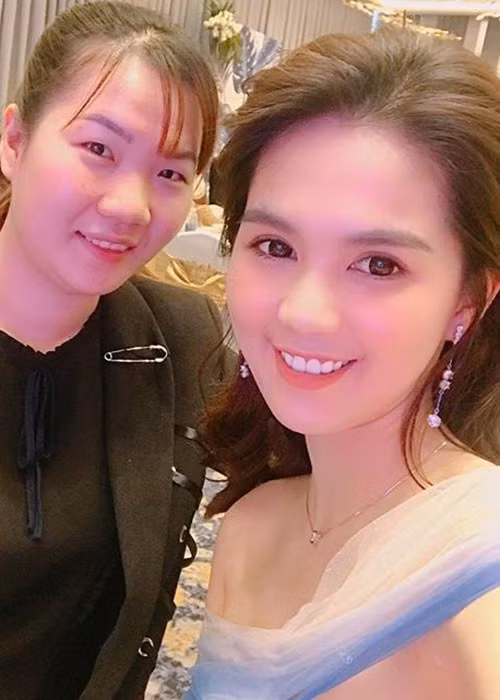 Công việc của Thúy Kiều ở nhà là nấu ăn, chăm sóc cây cối nhà cửa, sắp xếp ngăn nắp phòng chứa đồ hiệu cho Ngọc Trinh.