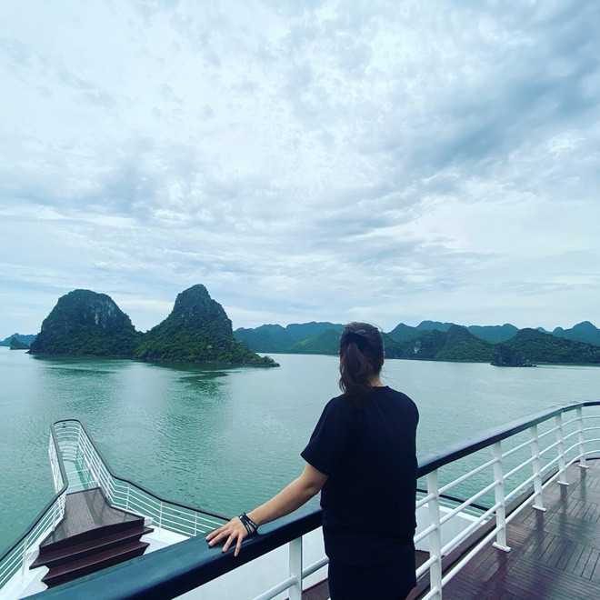 Từ điện thoại xịn đến hàng hiệu, từ ăn uống nhà hàng sang trọng đến du lịch khắp chốn, không gì mà Thuý Kiều không được thử.