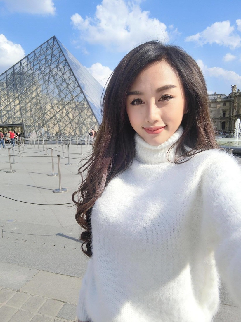 Nữ DJ từng là thành viên nhóm nhạc X5, được giới trẻ yêu mến vào năm 2013. Sau khi nhóm tan rã, Quỳnh Nhi chuyển hướng theo học DJ.