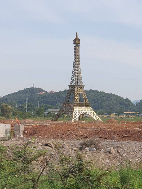 Sau khi những hình ảnh này được đăng tải, nhiều bạn trẻ đã vô cùng háo hức rủ nhau tới tận nơi để được thoải thực hiện đam mê "sống ảo".