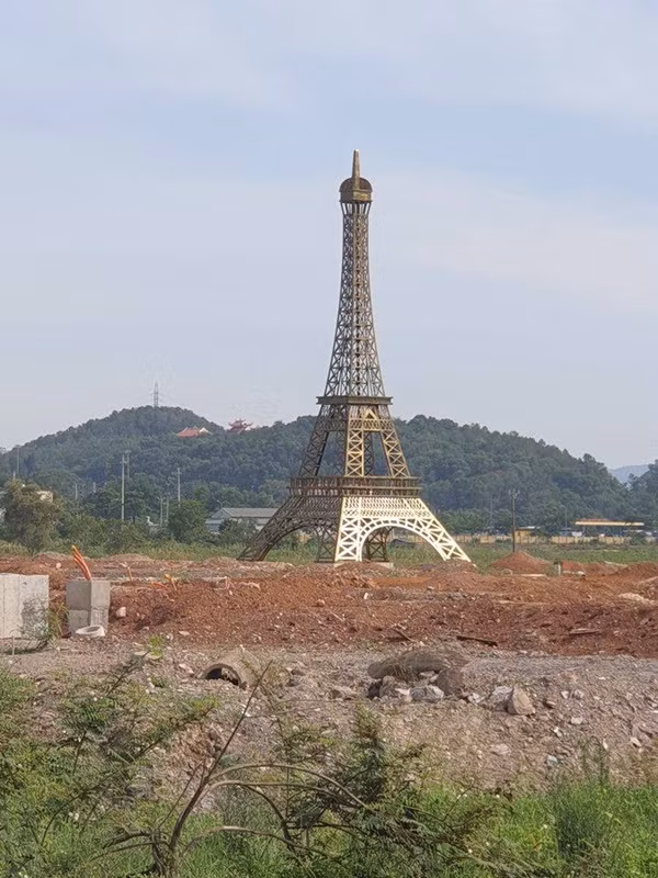 Sau khi những hình ảnh này được đăng tải, nhiều bạn trẻ đã vô cùng háo hức rủ nhau tới tận nơi để được thoải thực hiện đam mê "sống ảo".