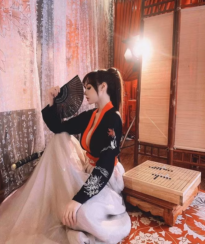 Hoặc có thể Bella đang nói đến một chủ đề khác ngoài tình yêu nên khiến cư dân mạng vội đưa ra suy luận về chuyện của họ.