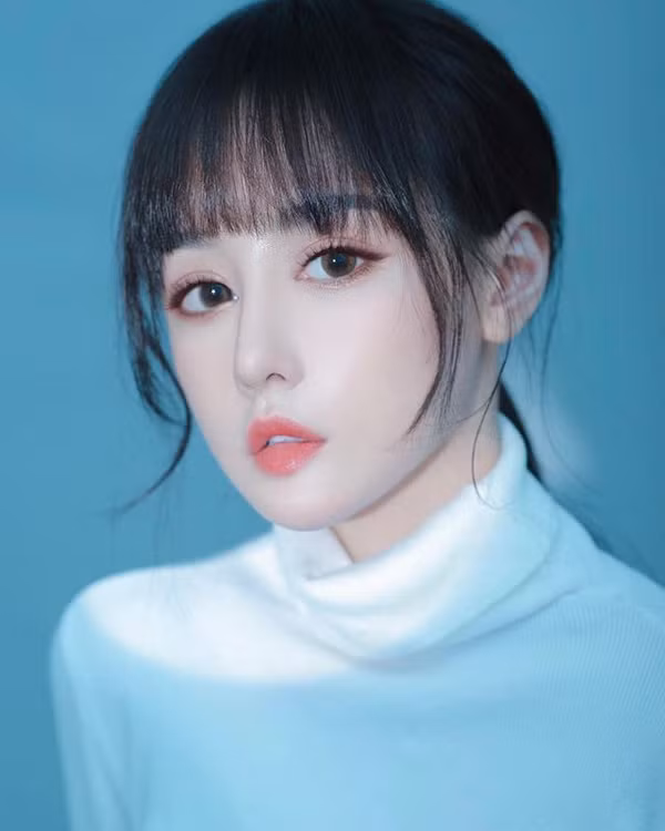 Sau khi công khai có bạn gái mới là hot girl Bella, những động thái của cô gái này luôn được dân tình đặc biệt quan tâm.