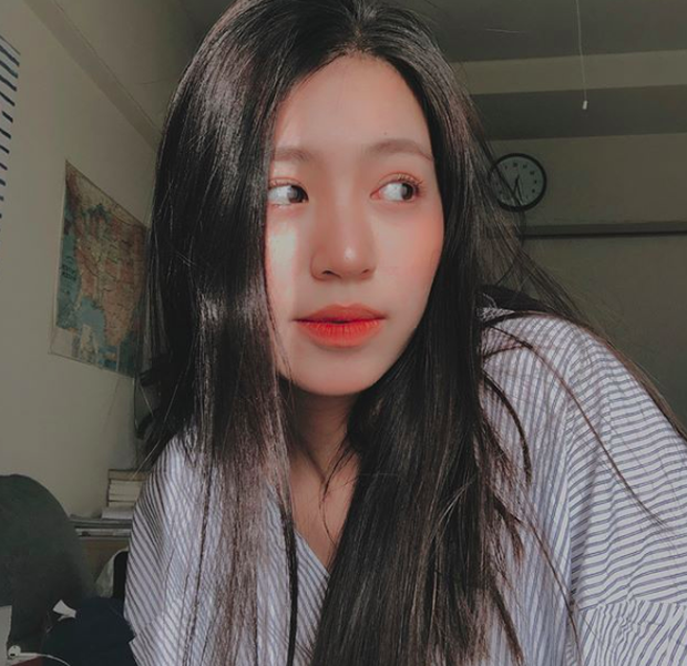 Ngoài nhan sắc được mệnh danh là "hot girl mặt mộc", Mẫn Tiên còn khiến dân tình không ít lần trầm trồ vì bảng thành tích học tập và hoạt động ngoại khóa khủng của mình.