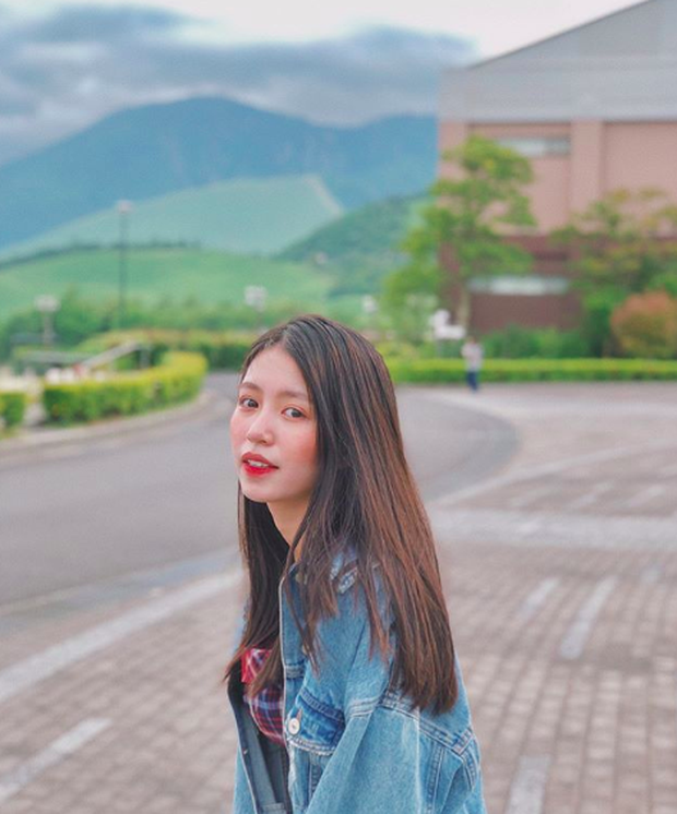 Điểm thi Đại học của Mẫn Tiên cao chót vót là 26,5 nhưng cô nàng quyết định du học khi nhận được học bổng bán phần ngành Văn hóa – Xã hội – Truyền thông của ĐH Ritsumeikan Asia Pacific University (Oita, Nhật Bản).