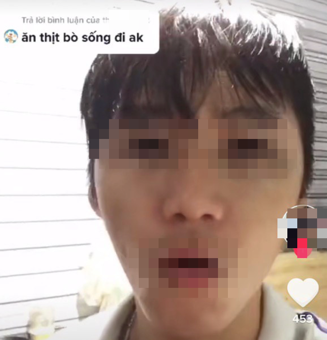 Ngoài thịt heo sống, những chủ tài khoản Tik Tok còn câu like bằng việc ăn cả thịt ếch sống, giun, vỏ sầu riêng...